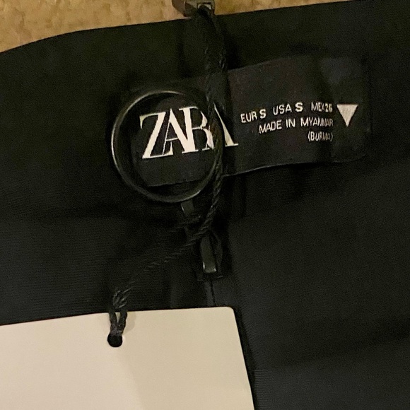 Zara Tech Leggings in black with a white stripe. Zip bottom. Size Small NWT - Picture 5 of 5